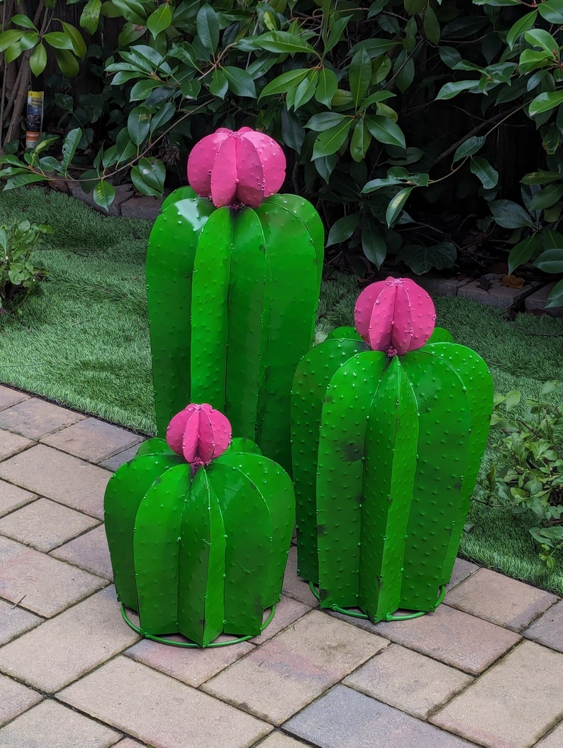 Saguaro Cactus Garden Decor - Family of 3 Metal Cactus Decorations for Yard or Home, Hand Painted Lifelike Saguaro Cactus is Mexican Garden Art