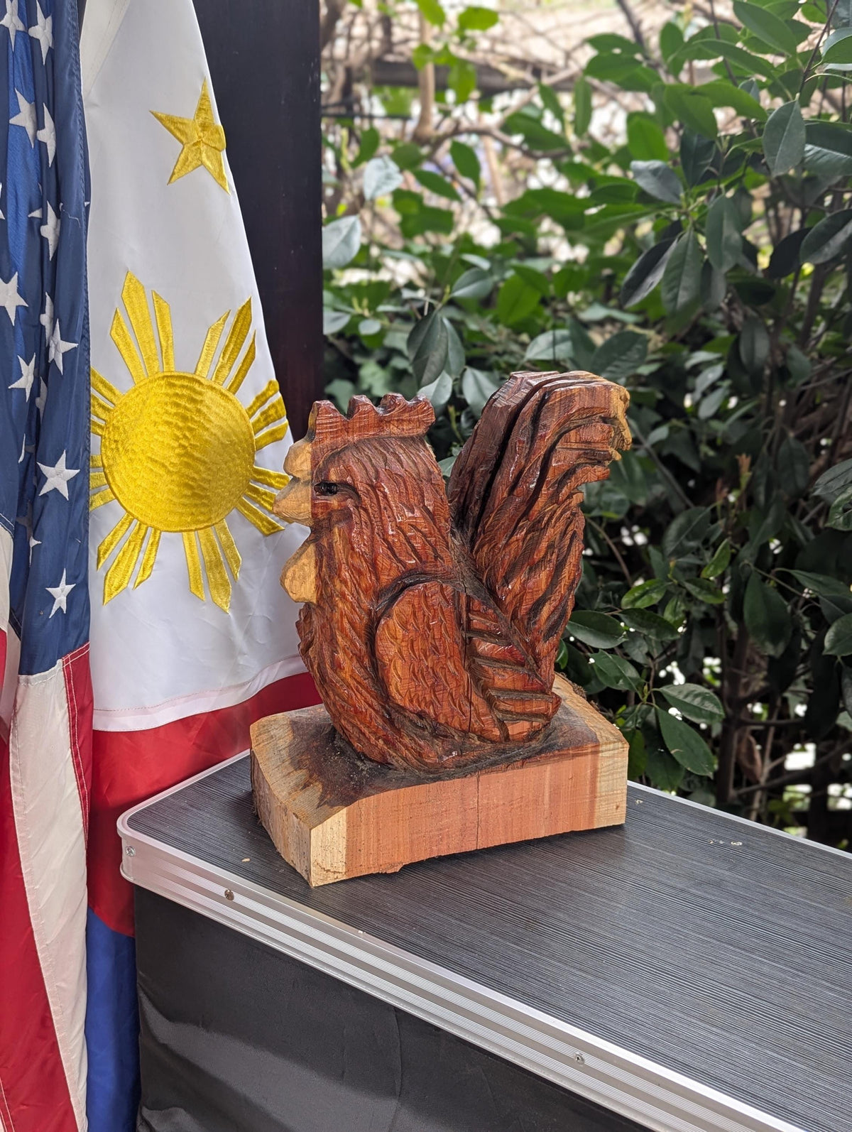 Wooden Rooster Garden Statue Yard Art & Home Decor, Chainsaw Art Carved Wooden Rooster Statue for Outdoor Decoration or Indoor Decor