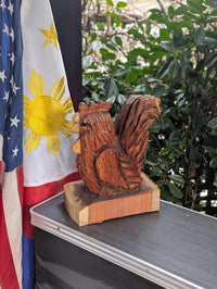 Wooden Rooster Garden Statue Yard Art & Home Decor, Chainsaw Art Carved Wooden Rooster Statue for Outdoor Decoration or Indoor Decor