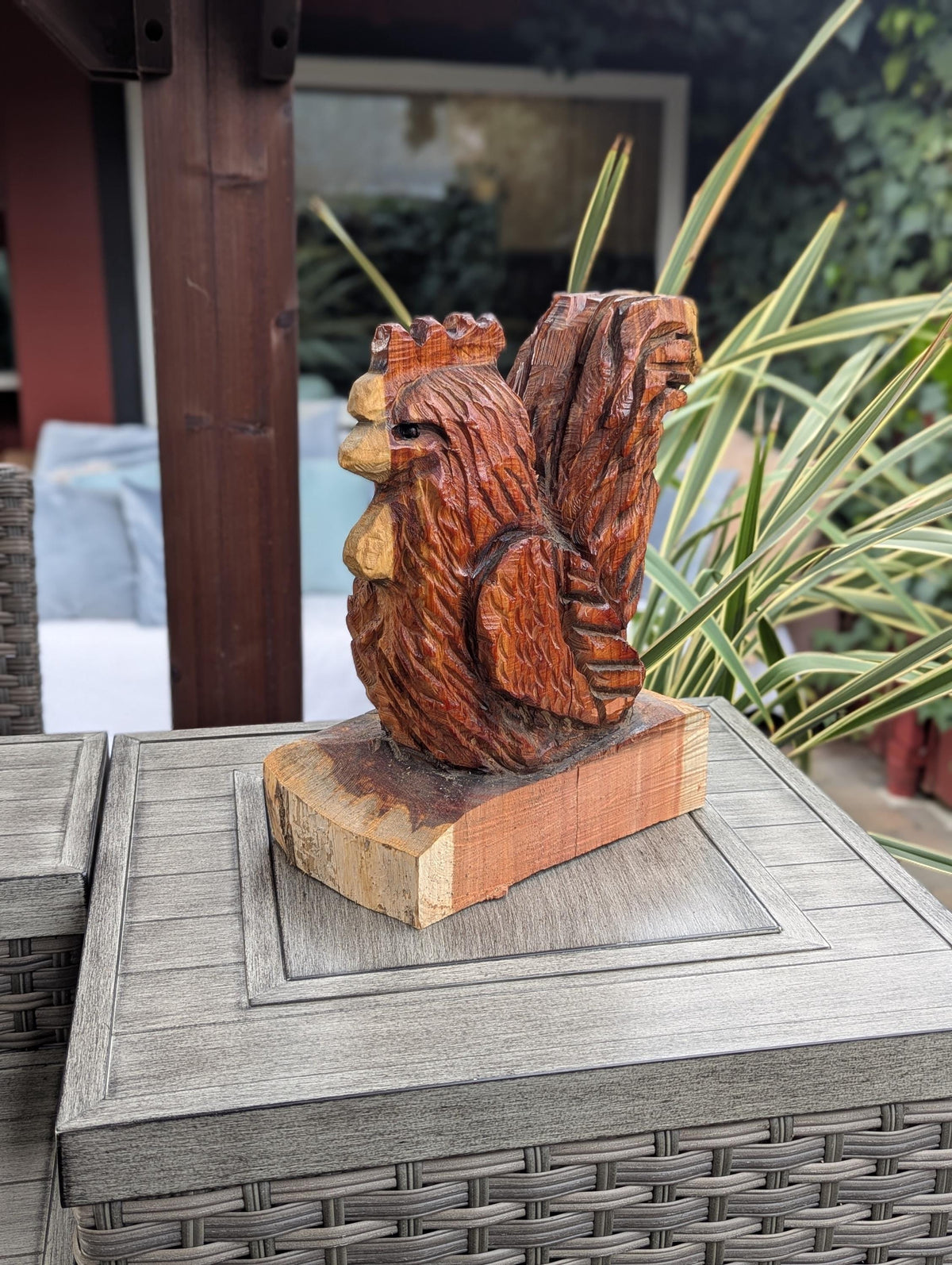 Wooden Rooster Garden Statue Yard Art & Home Decor, Chainsaw Art Carved Wooden Rooster Statue for Outdoor Decoration or Indoor Decor