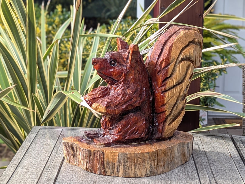 Wooden Squirrel Garden Statue Yard Art & Home Decor, Chainsaw Art Carved Wooden Squirrel Statue for Outdoor Decoration or Indoor Decor