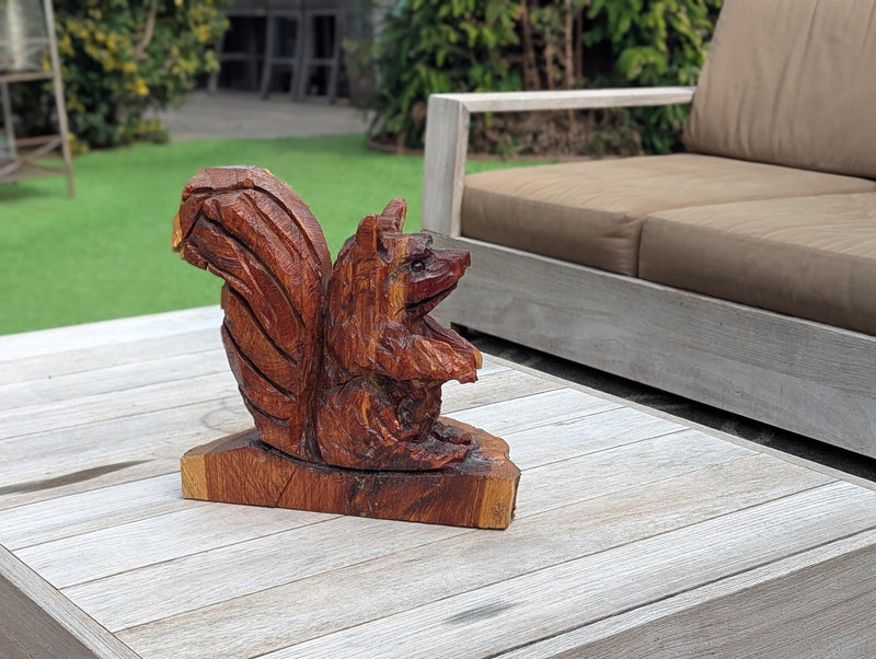 Wooden Squirrel Garden Statue Yard Art & Home Decor, Chainsaw Art Carved Wooden Squirrel Statue for Outdoor Decoration or Indoor Decor