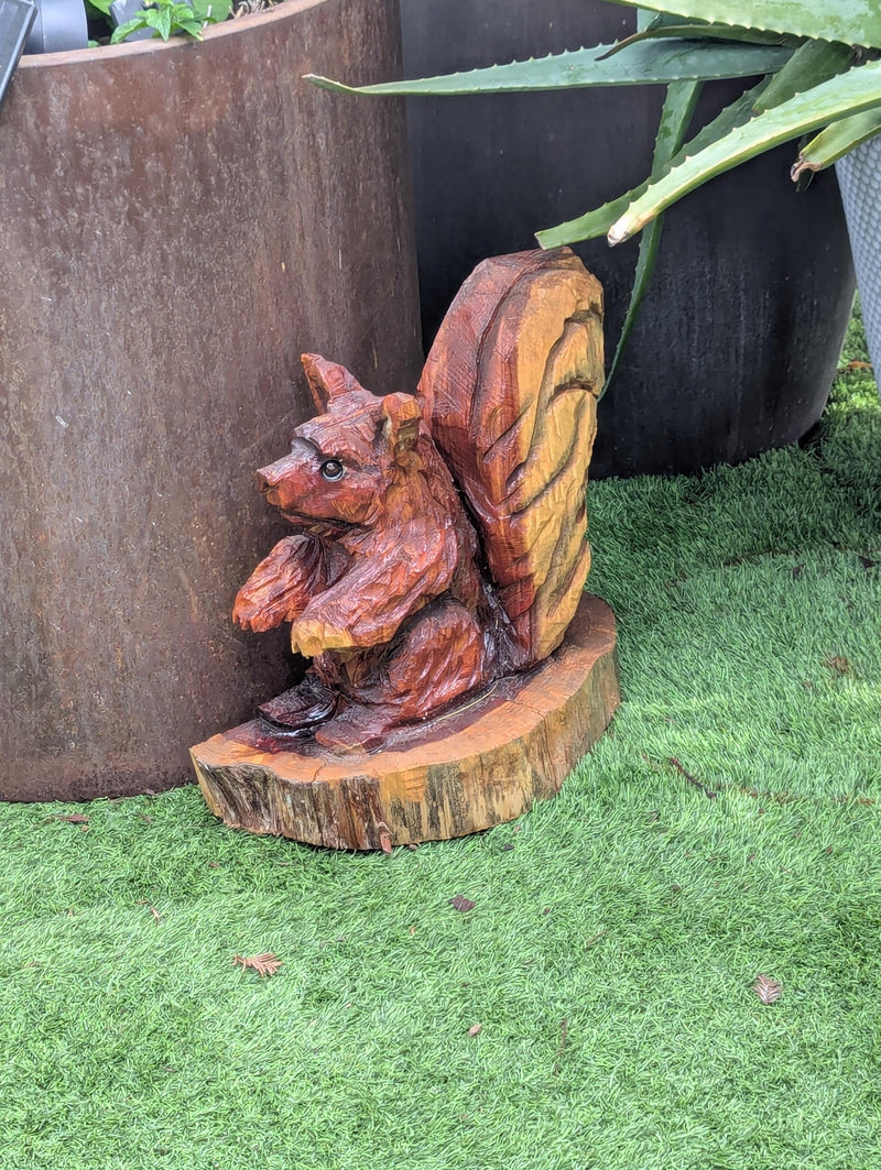 Wooden Squirrel Garden Statue Yard Art & Home Decor, Chainsaw Art Carved Wooden Squirrel Statue for Outdoor Decoration or Indoor Decor