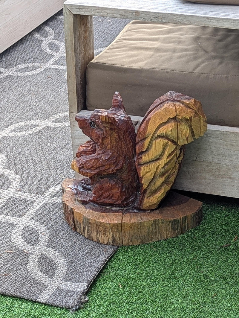 Wooden Squirrel Garden Statue Yard Art & Home Decor, Chainsaw Art Carved Wooden Squirrel Statue for Outdoor Decoration or Indoor Decor