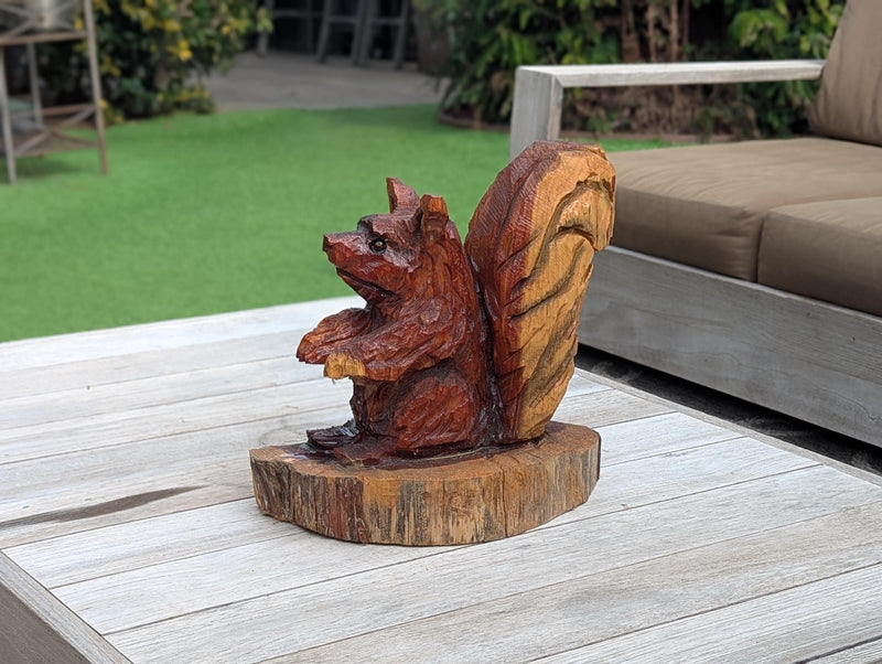 Wooden Squirrel Garden Statue Yard Art & Home Decor, Chainsaw Art Carved Wooden Squirrel Statue for Outdoor Decoration or Indoor Decor