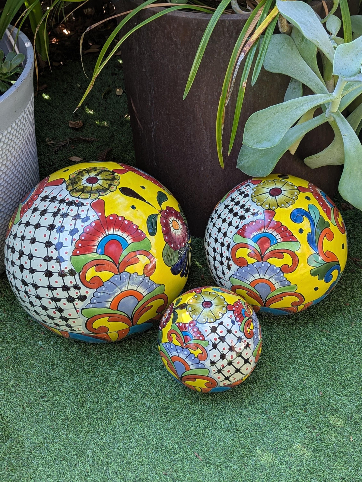Talavera Garden Spheres: Handmade Mexican Yard Art Decor, Set of 3