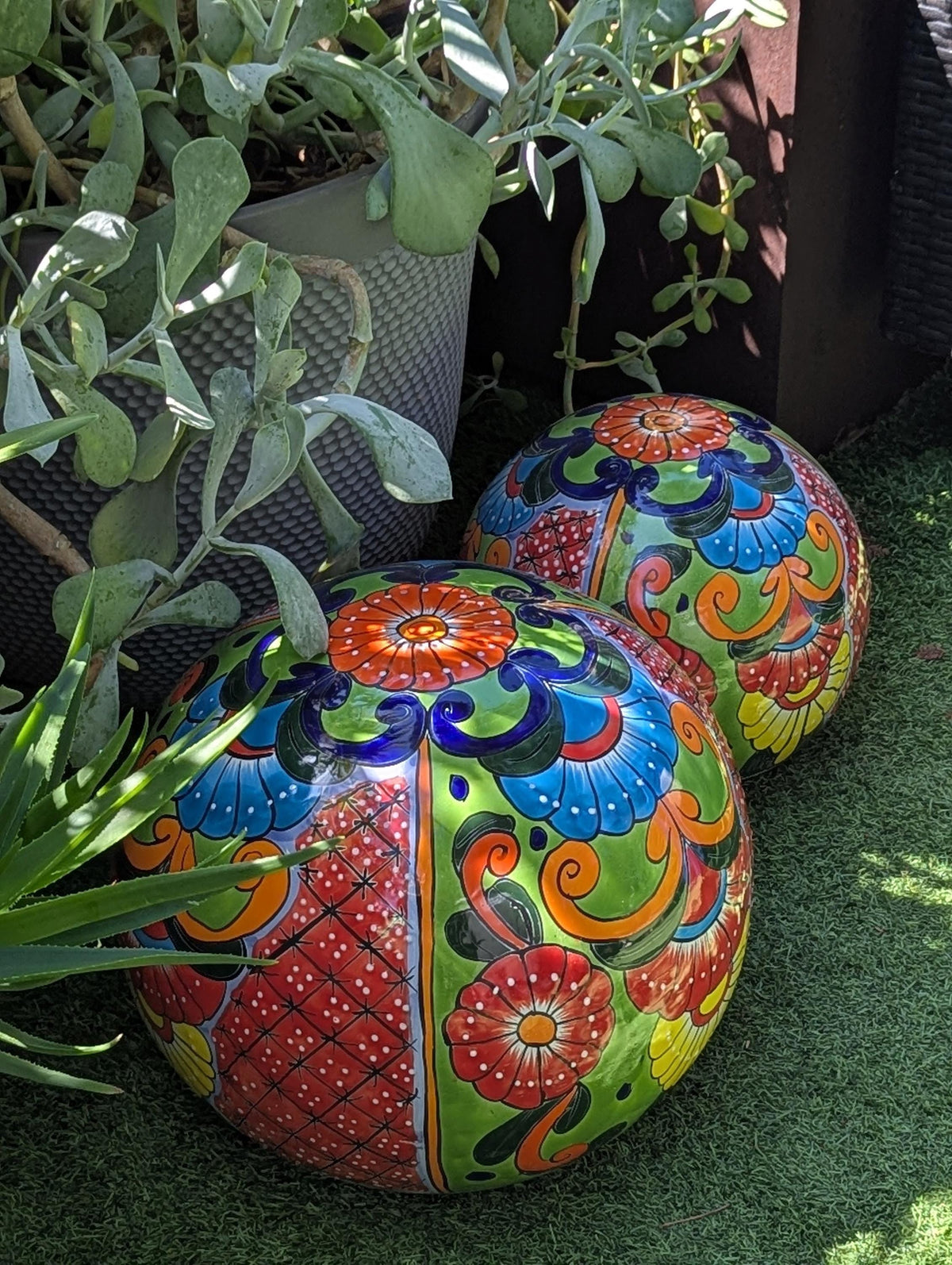 Talavera Garden Spheres | Hand-painted Mexican Pottery Ceramic Lawn Ornaments (Set of 2)