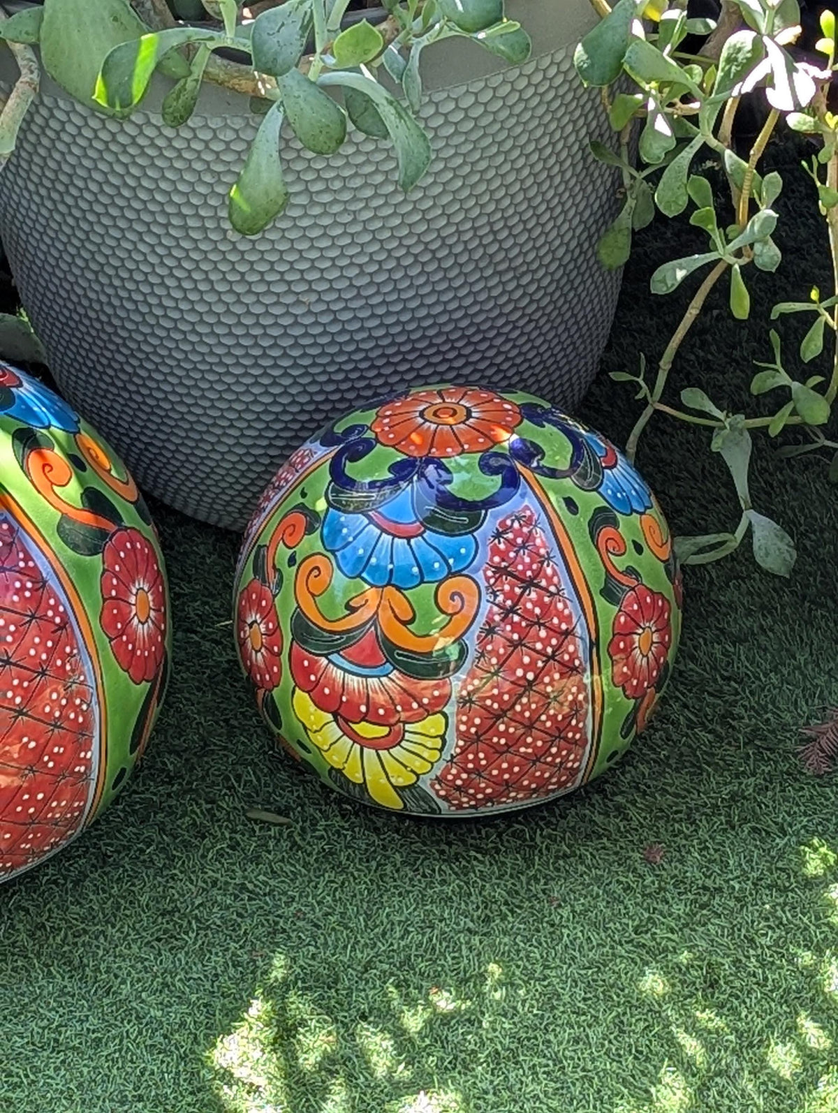 Talavera Garden Spheres | Hand-painted Mexican Pottery Ceramic Lawn Ornaments (Set of 2)