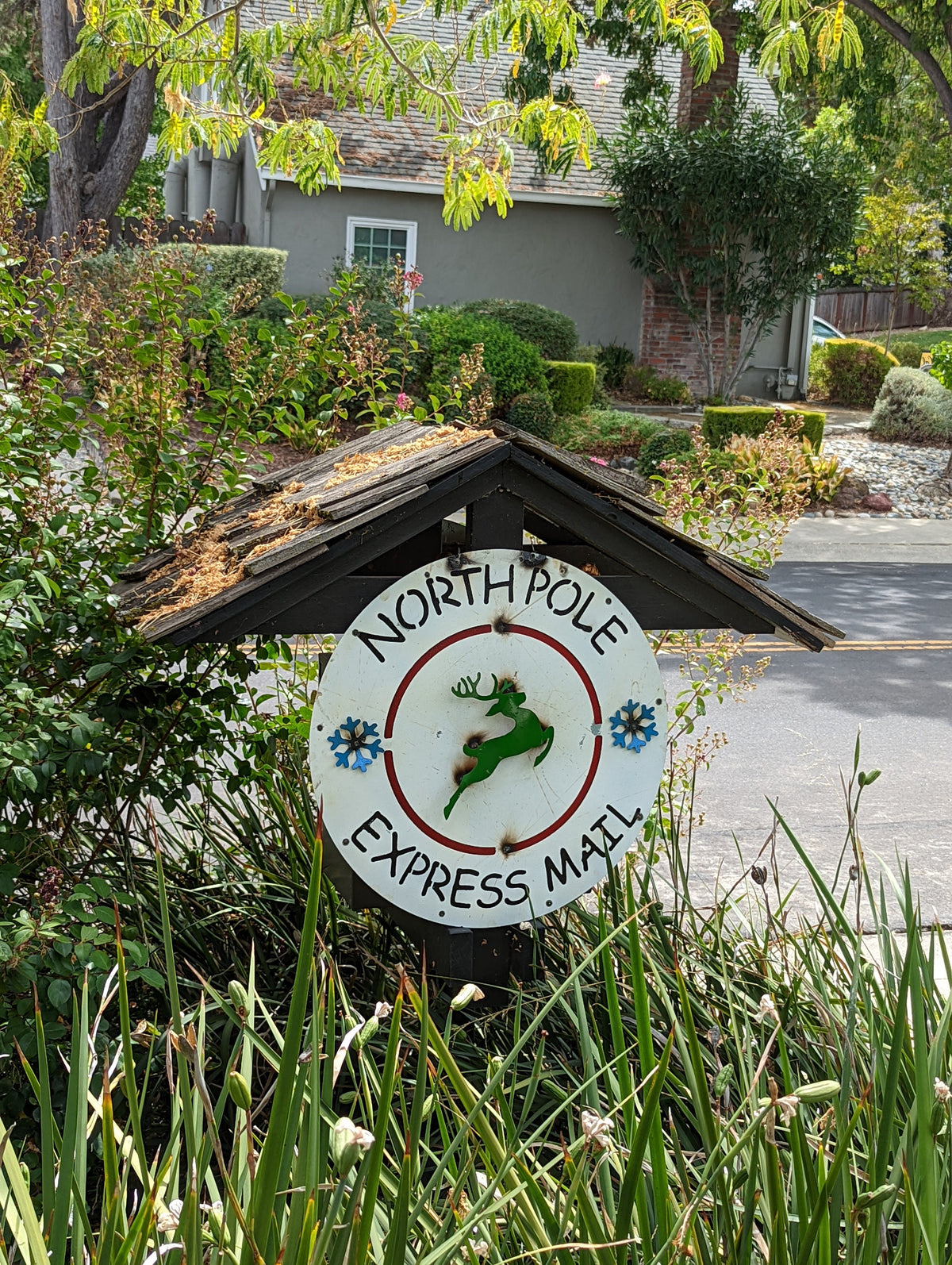 Holiday Decor Christmas Sign, Christmas Yard Art, Rustic Metal Outdoor Christmas Decoration, Country Christmas Farmhouse Decor, North Pole