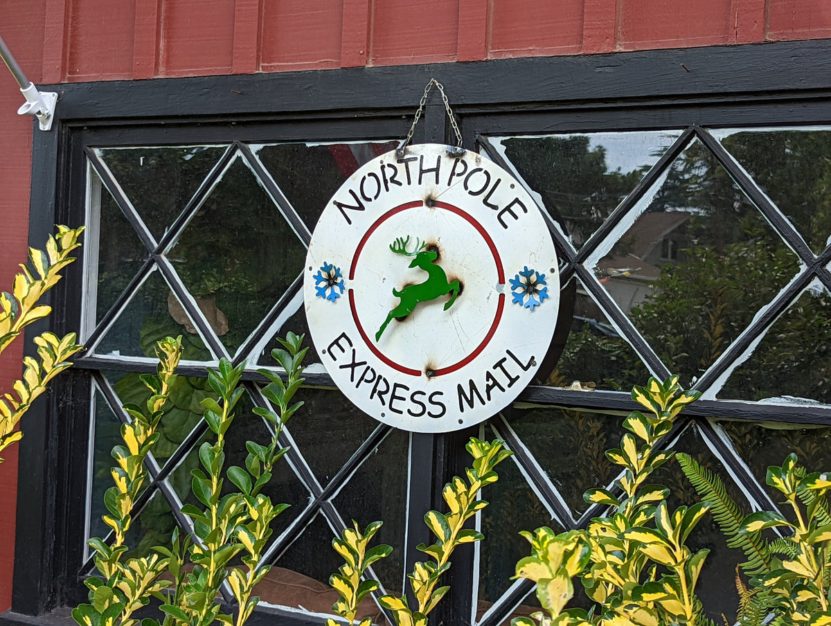 Holiday Decor Christmas Sign, Christmas Yard Art, Rustic Metal Outdoor Christmas Decoration, Country Christmas Farmhouse Decor, North Pole