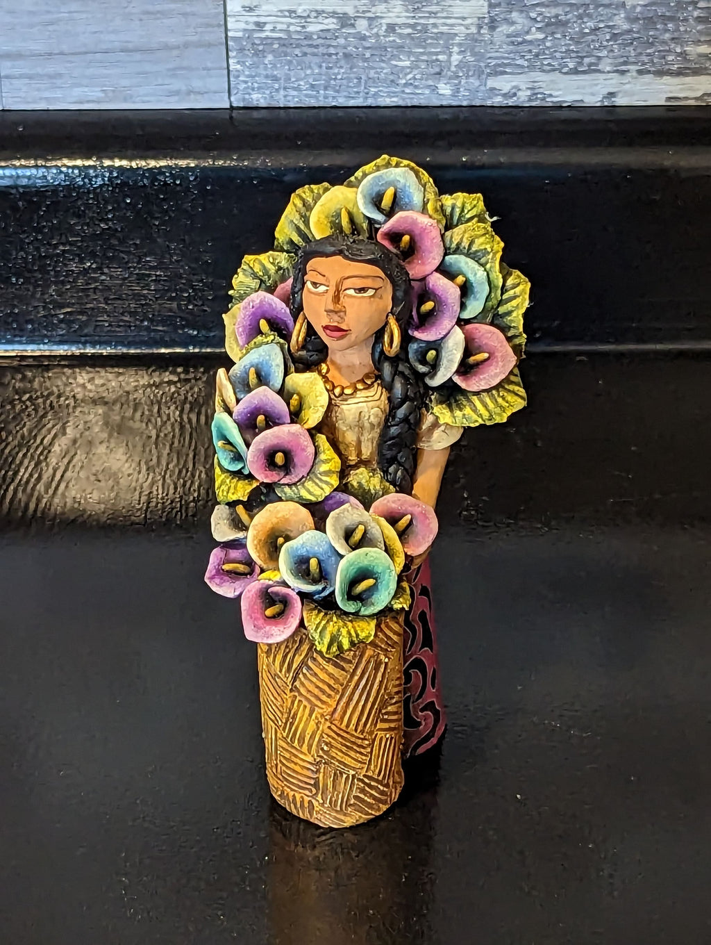 Oaxacan Woman Flower Vendor, Mexican Folk Art from Oaxaca, Clay Figurine, Handmade by Juan Jose Aguilar, Collectible Women Statuette